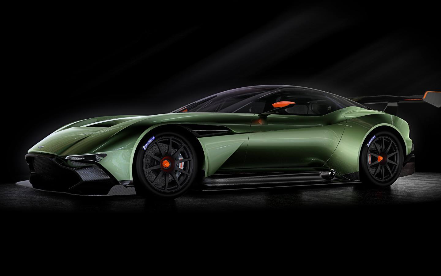 📂跑车 | 阿斯顿马丁AstonMartin 高级技术培训资料 培训课件 发动机 变速箱 电器 车间(480M)